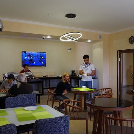 Azimut Hotel Balykchy Ngoại thất bức ảnh